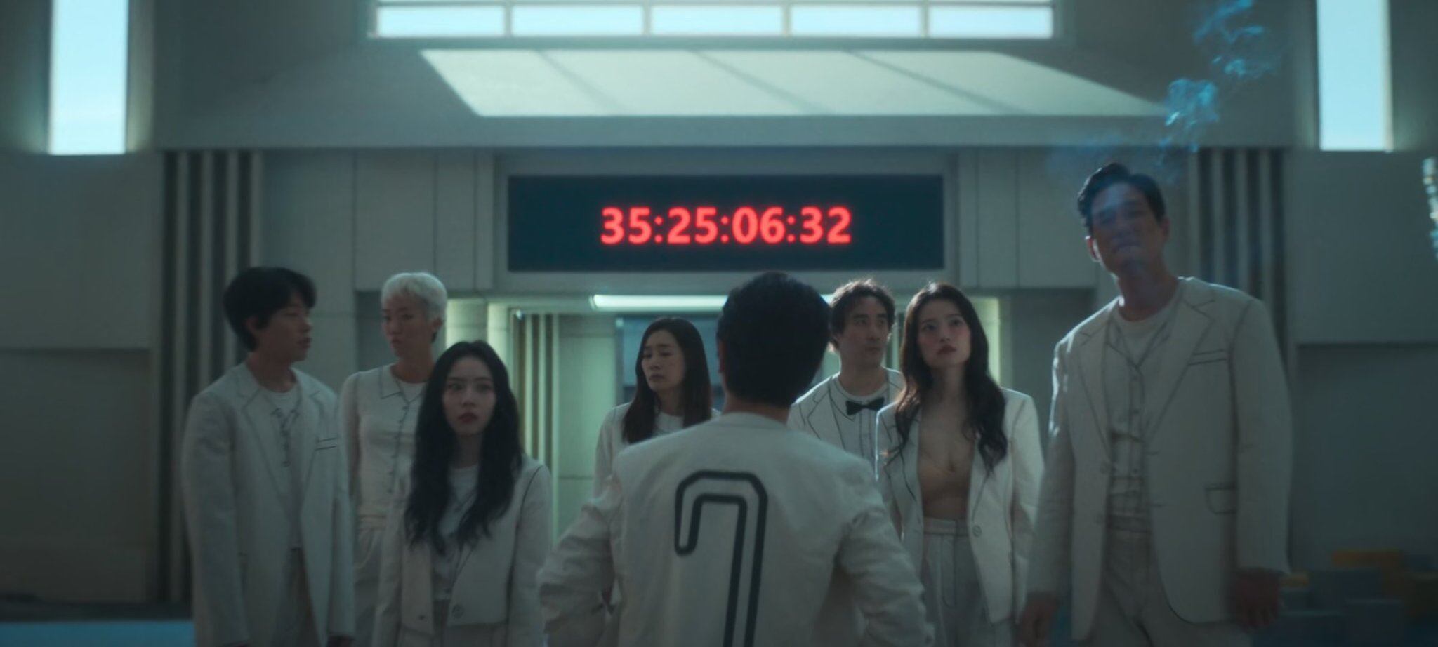 Netflix apuesta fuerte con "The 8 Show", un thriller psicológico que busca conquistar la mente y el corazón de su audiencia, desafiando así el reinado de "El Juego del Calamar".