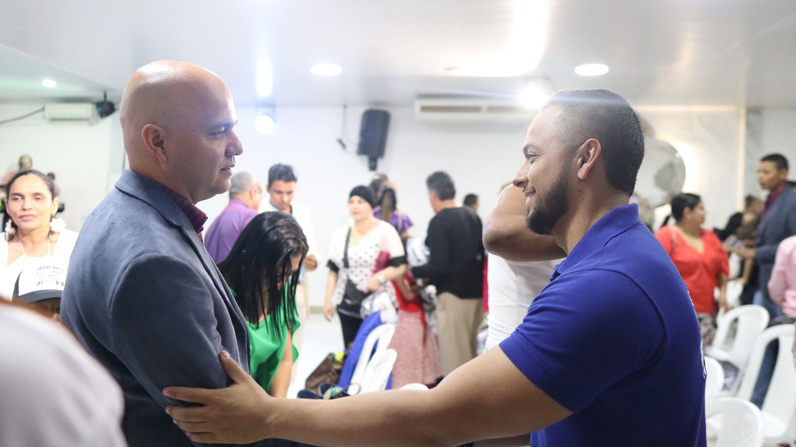 Andrés Escobar recibió el respaldo de iglesias cristianas