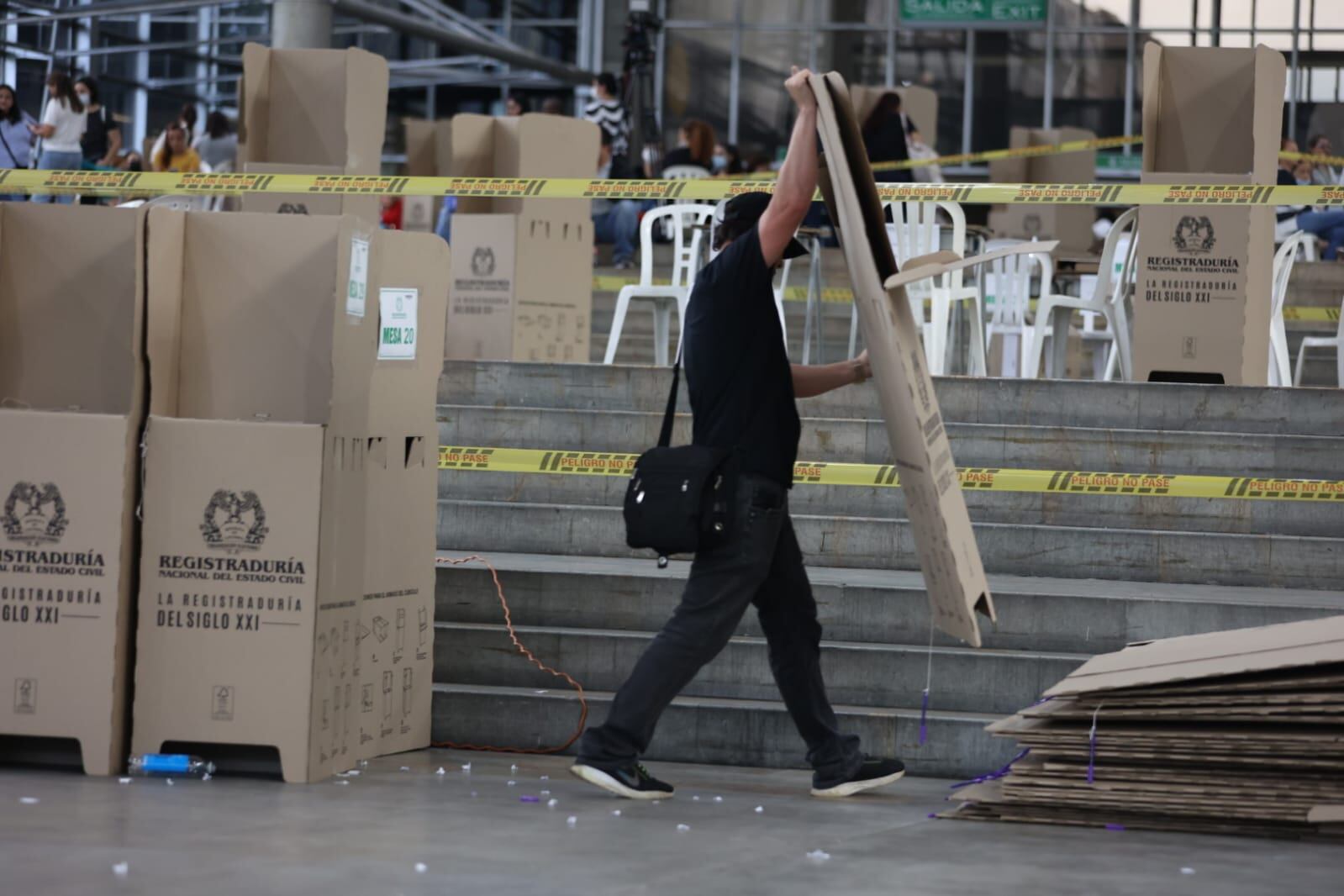 Gente votaciones, cierre gente viendo resultados