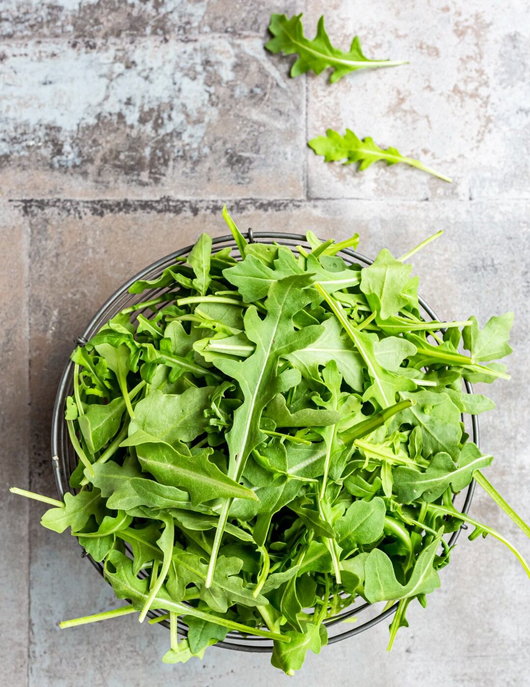 Es muy rica en vitamina A y C y tiene propiedades antiinflamatorias que ayudan a mejorar varios aspectos de la salud.