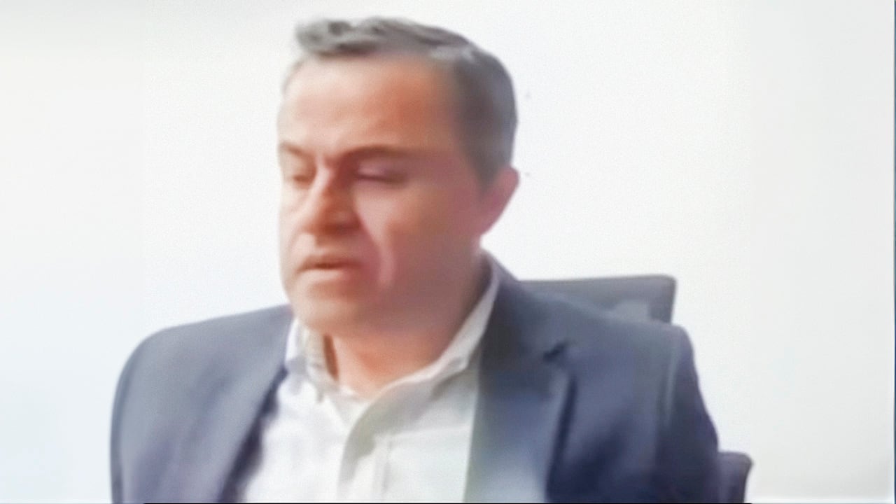 La acusación cuestiona la actuación de Mora en la etapa final del proceso contractual.