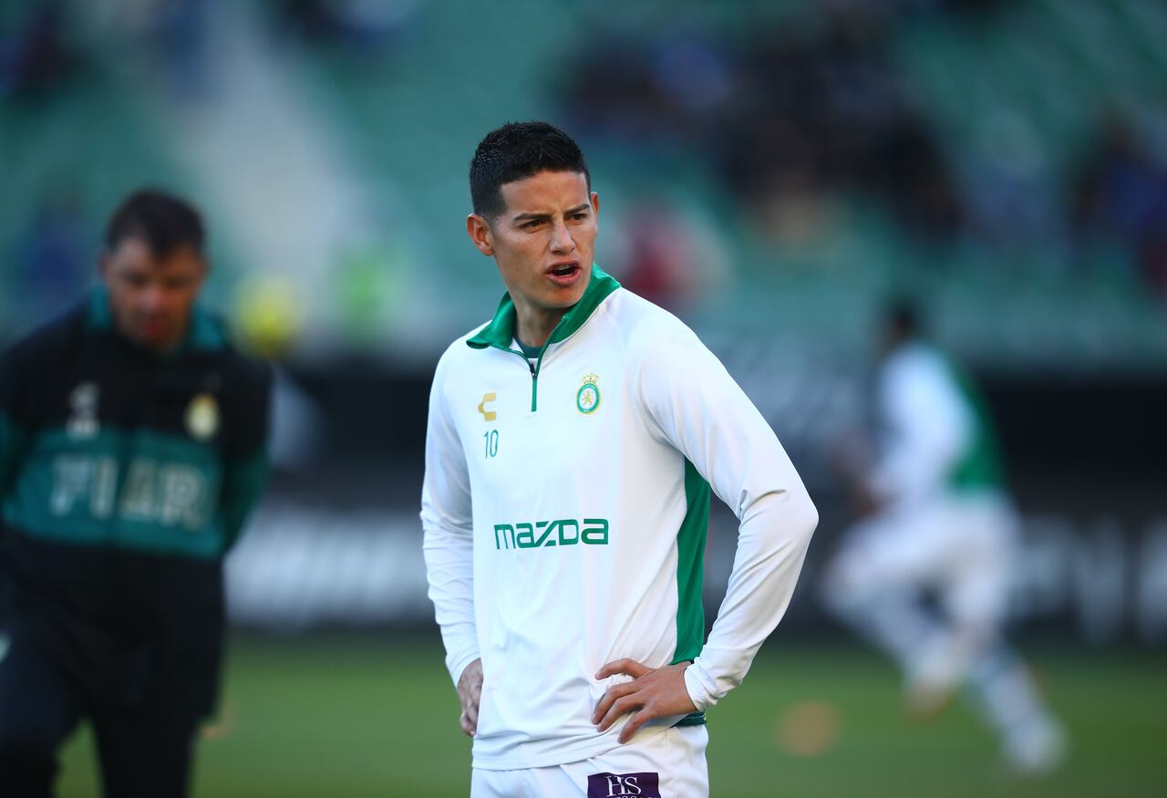 MAZATLAN, MEXICO - JANUARY 31: James Rodríguez of León gestures during warm-ups prior to the 5th round match between Mazatlan FC and Leon as part of the Torneo Clausura 2025 Liga MX at Estadio El Encanto on January 31, 2025 in Mazatlan, Mexico. (Photo by Sergio Mejia/Getty Images)