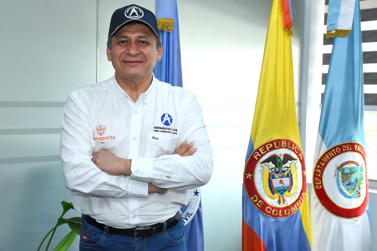 Entrevista General (R) José Henry Pinto, Director Aeronáutica Civil.