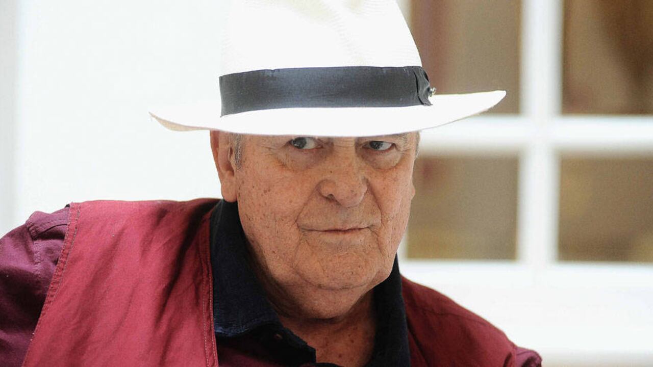 Bertolucci, considerado un maestro del cine italiano y mundial, ganó nueve premios Óscar en 1988 por el "El último emperador".