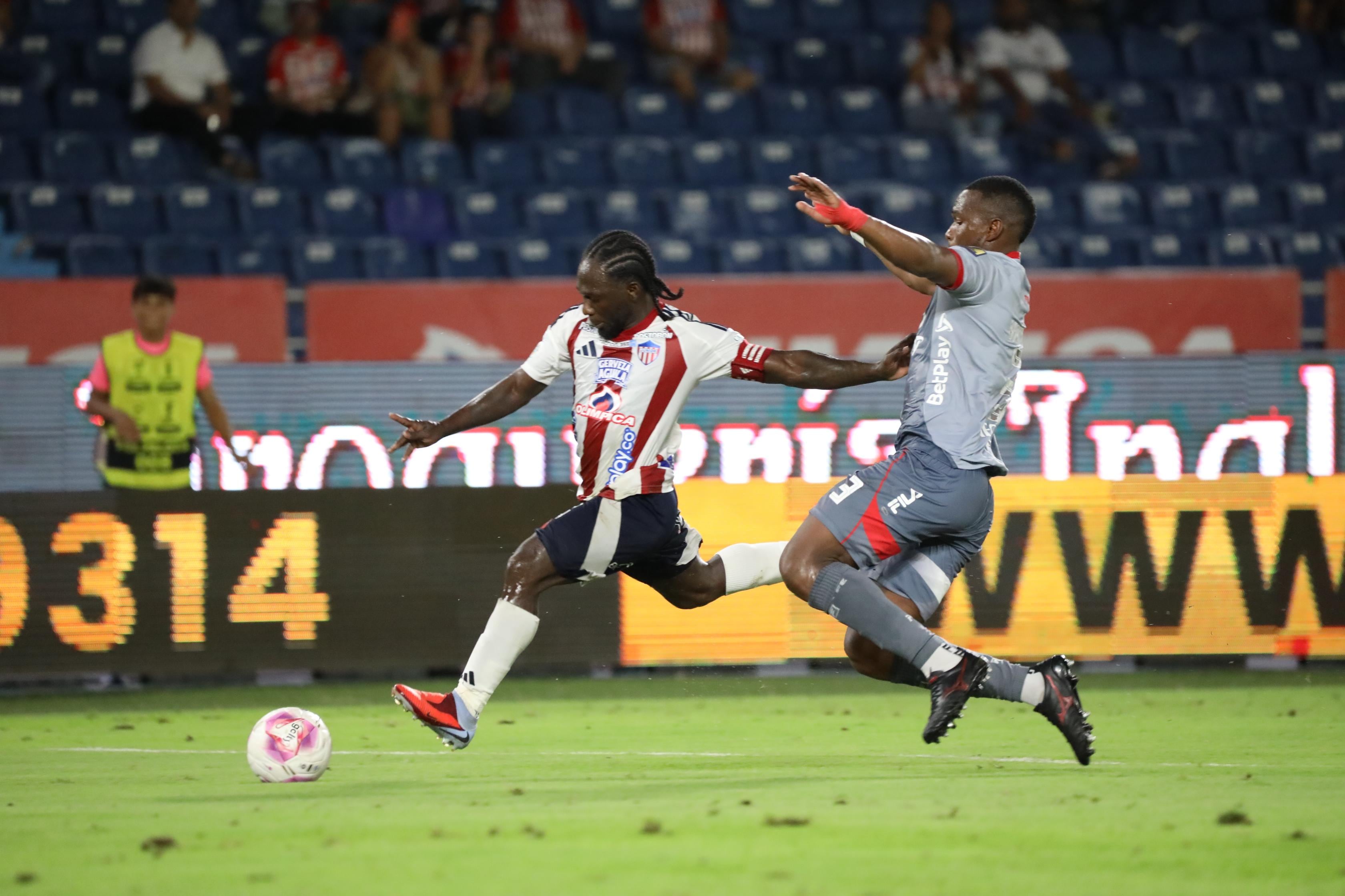 Junior de Barranquilla vs. Independiente Santa Fe en el Metropolitano.