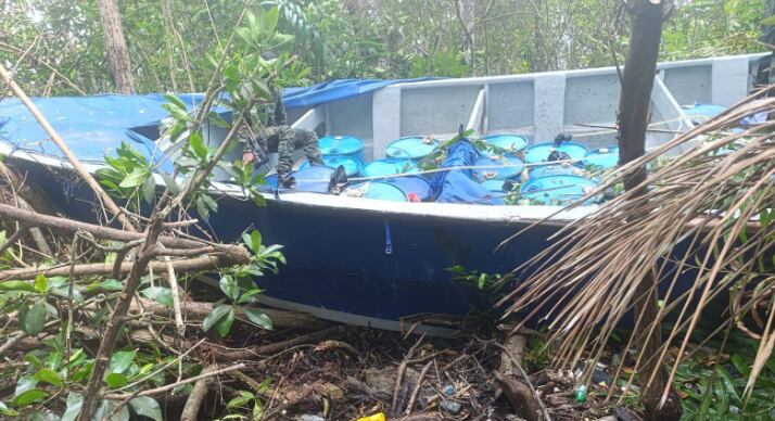 Persecución de una lancha go fast usada por narcotraficantes en el Golfo de Urabá