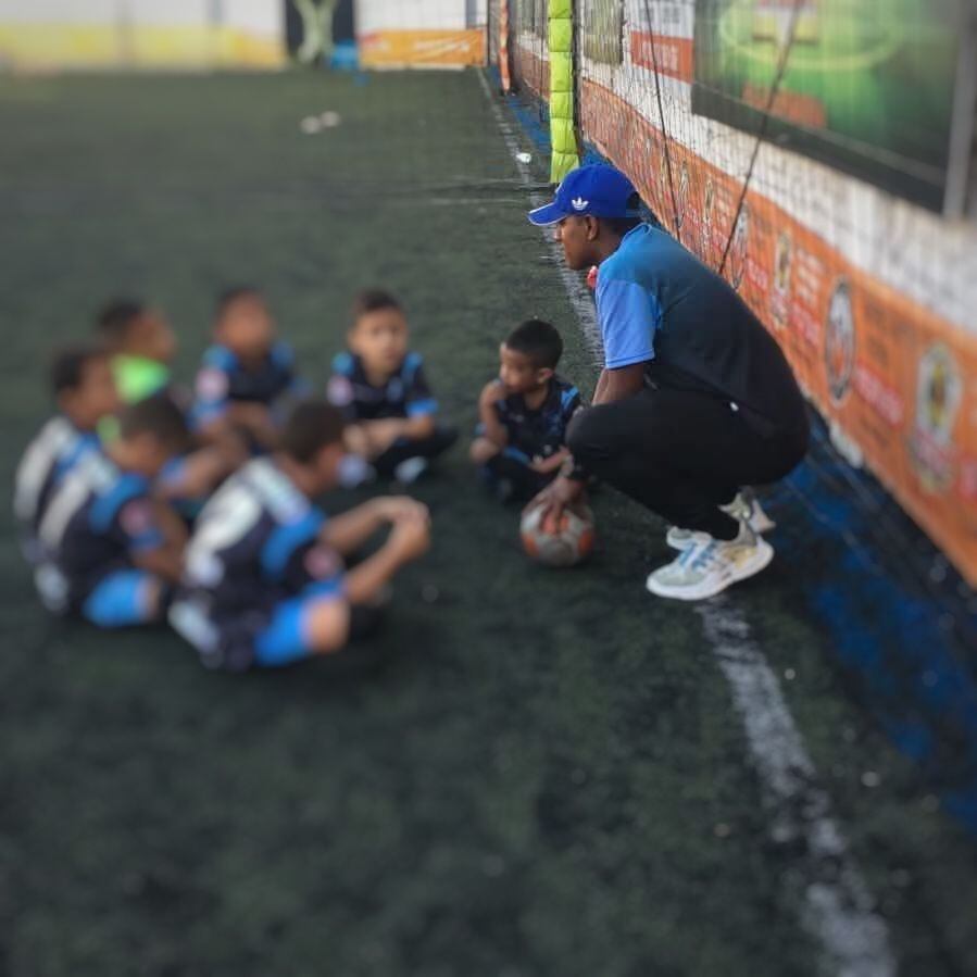 Pipo se dedicaba a entrenar niños en la Comuna 18 y a iniciativas en pro del bienestar comunitario.