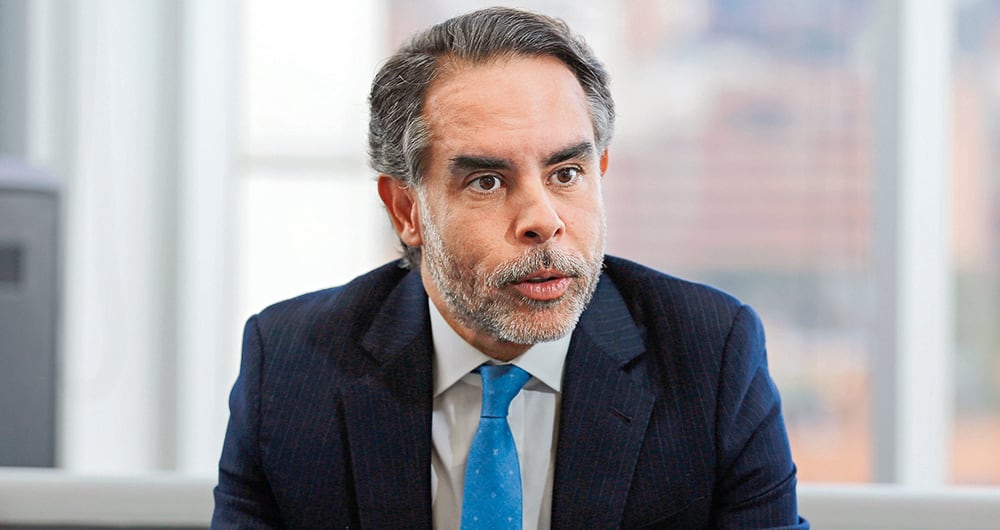 Senador Armando Benedetti, quien maneja la agenda.