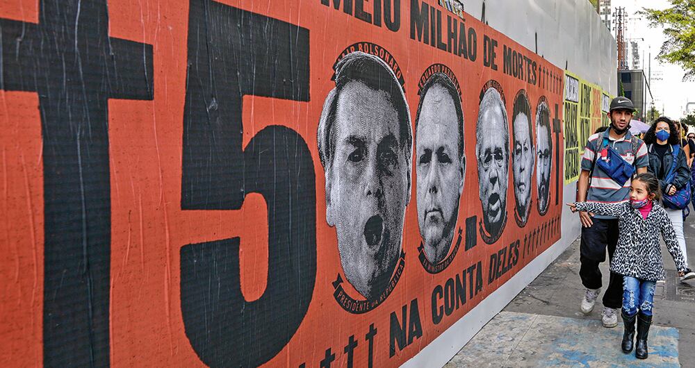 Brasil es el segundo país en superar la barrera de los 500.000 muertos después de Estados Unidos.Jair Bolsonaro es el principal responsable por sunegligencia en el manejo de la pandemia.