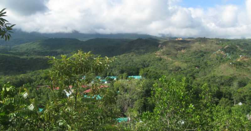 Melgar: Mucho más cerca a Bogotá, lo que facilita el transporte y las condiciones, hace que sea un destino popular y económico, ofreciendo una gran variedad de actividades de diversión. Este destino cuenta con más de 35 alquileres vacacionales que en su mayoría son fincas con piscina y espacio  y los precios comienzan desde COP$ 275.000 por noche por la casa completa.