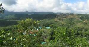 Melgar: Mucho más cerca a Bogotá, lo que facilita el transporte y las condiciones, hace que sea un destino popular y económico, ofreciendo una gran variedad de actividades de diversión. Este destino cuenta con más de 35 alquileres vacacionales que en su mayoría son fincas con piscina y espacio y los precios comienzan desde COP$ 275.000 por noche por la casa completa.