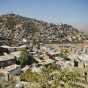 Una vista general de una zona residencial vista desde la azotea de una casa en una colina con vistas a Kabul el 23 de octubre de 2021 (Foto de Hoshang Hashimi / AFP).