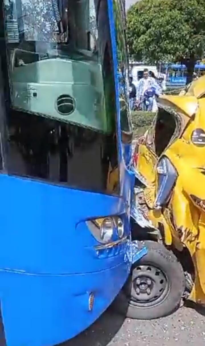 taxi Bogotá accidente vehículo