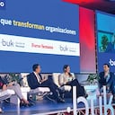 Carolina Vargas, gerente de Efectividad Organizacional y Compensación en Coca-Cola; Elizabeth Duarte, directora de Proyectos de Great Place to Work; Diego Bonilla, editor de Enfoque de SEMANA; Verónica Barrera, gerente de Recursos Humanos para P&G; y Camilo Mejía, country manager de Buk Colombia.