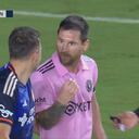 Lionel Messi le reclamó a Santiago Arias en pleno partido de la MLS.