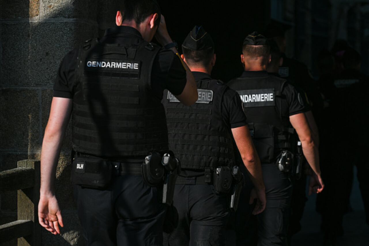 Por su parte, la jefatura de policía de Bocas del Ródano anunció el despliegue del GIGN en Marsella y contarán con dos vehículos blindados de la Gendarmería. (Photo by Artur Widak/NurPhoto via Getty Images)