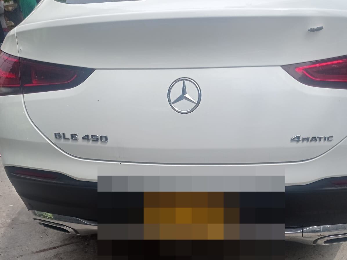 El vehículo terminó con impactos de armas de fuego, pero no hubo lesionados