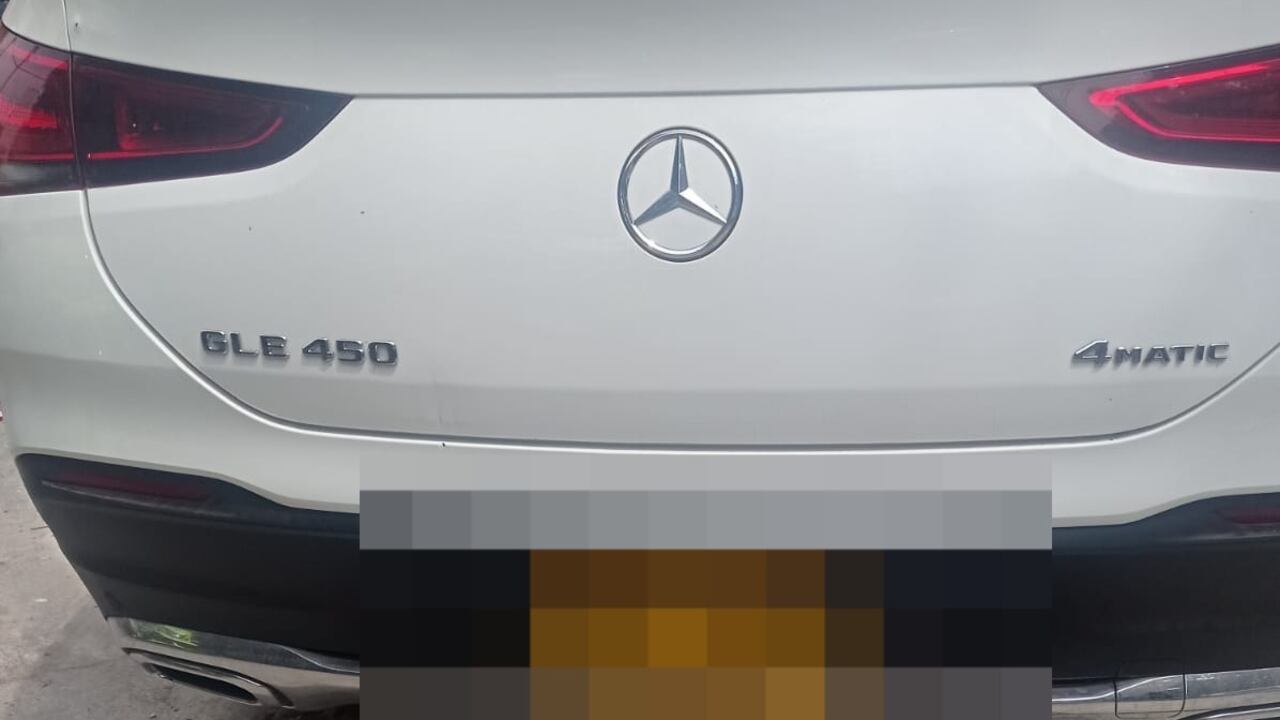 El vehículo terminó con impactos de armas de fuego, pero no hubo lesionados