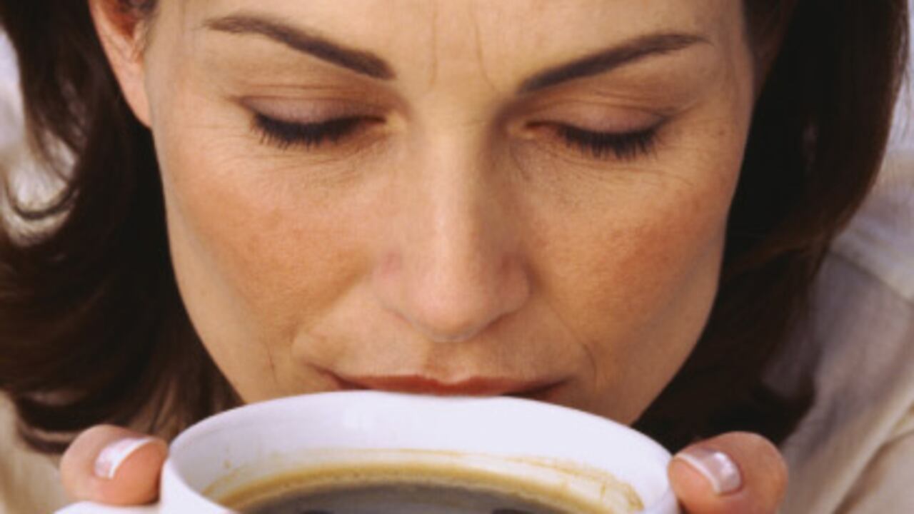 Los especialistas afirman que el café ha sido demonizado porque se le ha asociado siempre con malos hábitos como el cigarrillo, el alcohol o el sedentarismo.