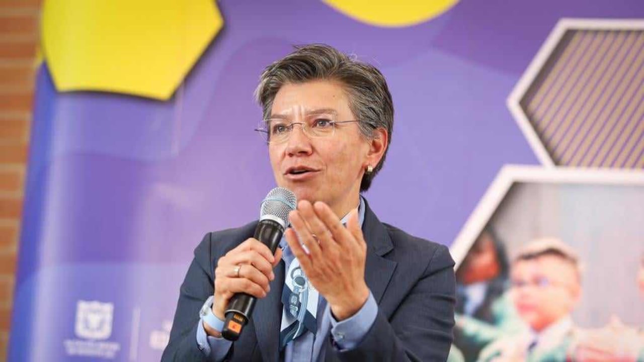 Claudia López fue becada para estudiar en Harvard.