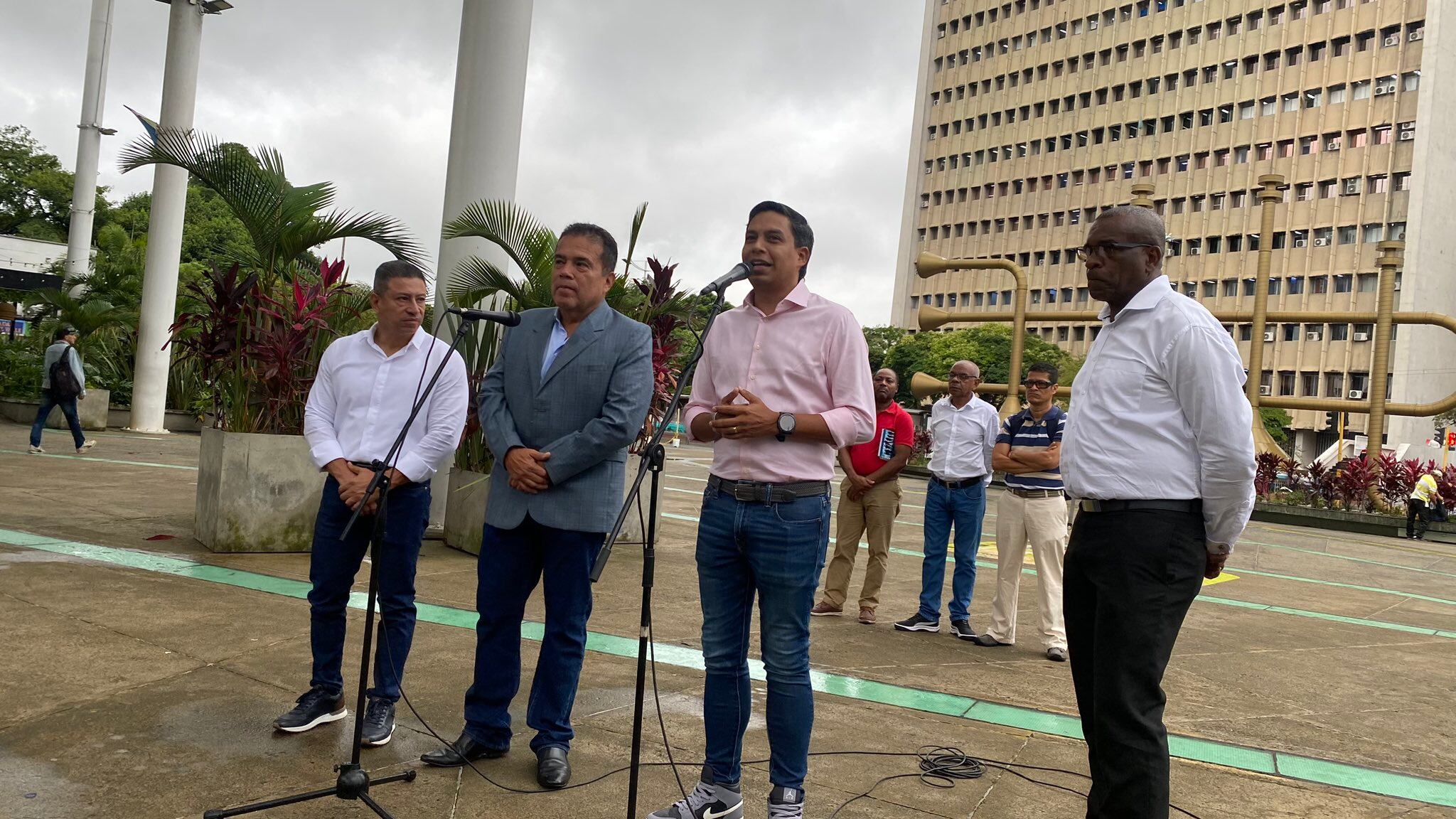 Los precandidatos del Pacto Histórico ofrecieron una rueda de prensa este lunes.