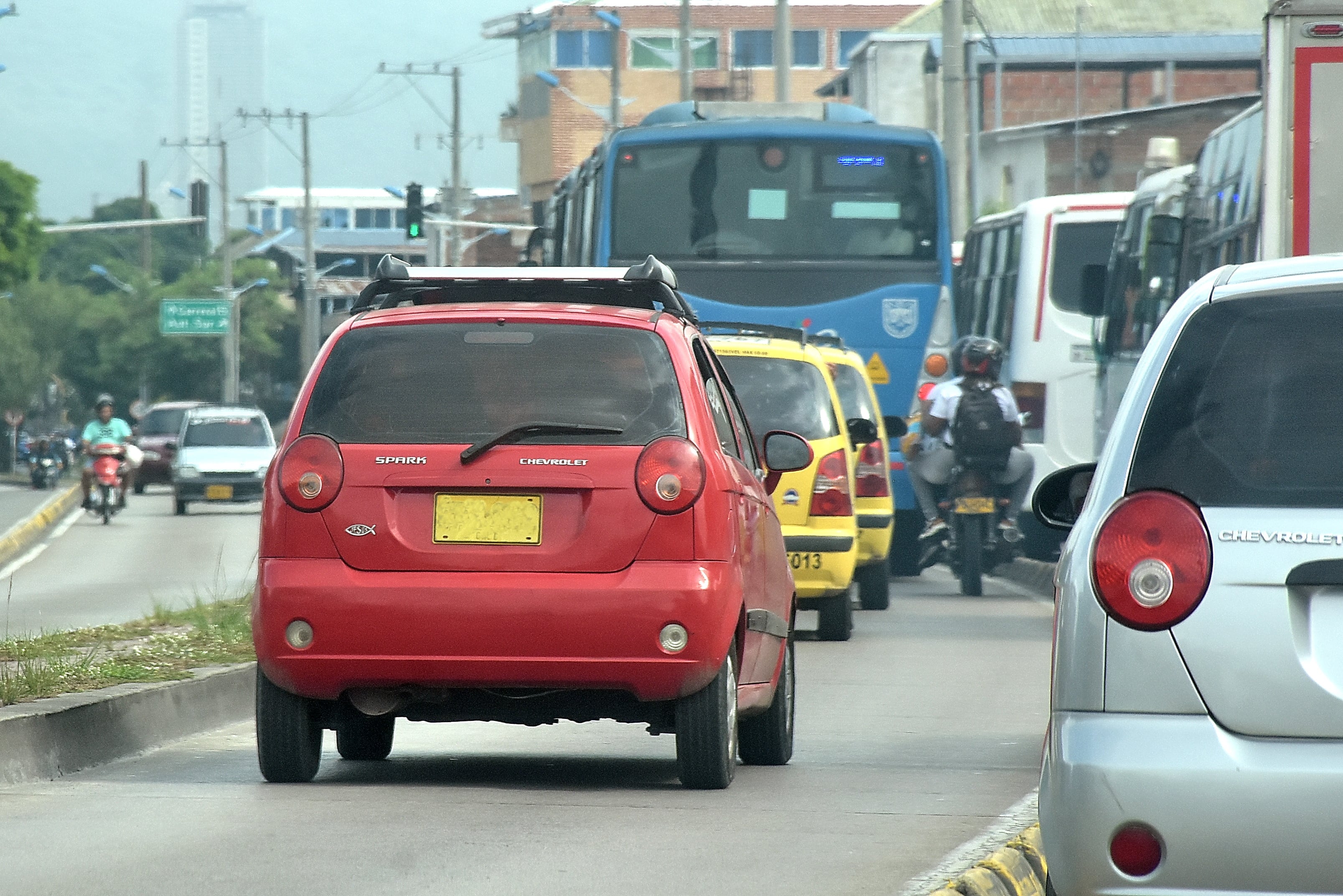 Invasión del Carril Exclusivo del MIO por parte de los Caleños.