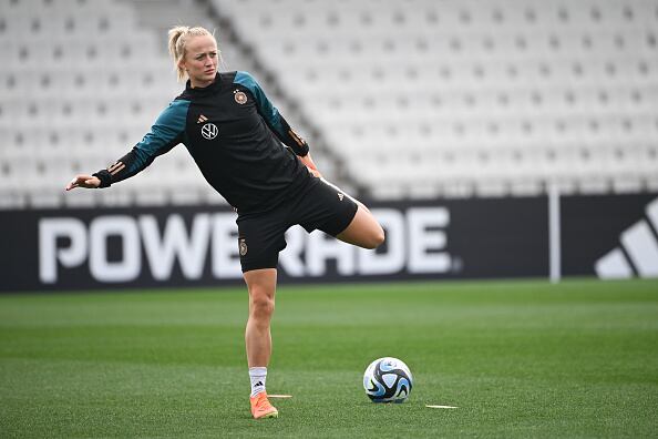 Alemania deberá reajustar su defensa para el partido contra Colombia el domingo en el Mundial Femenino después de la lesión de la lateral Felicitas Rauch, que se suma a la de la central Marina Hegering.