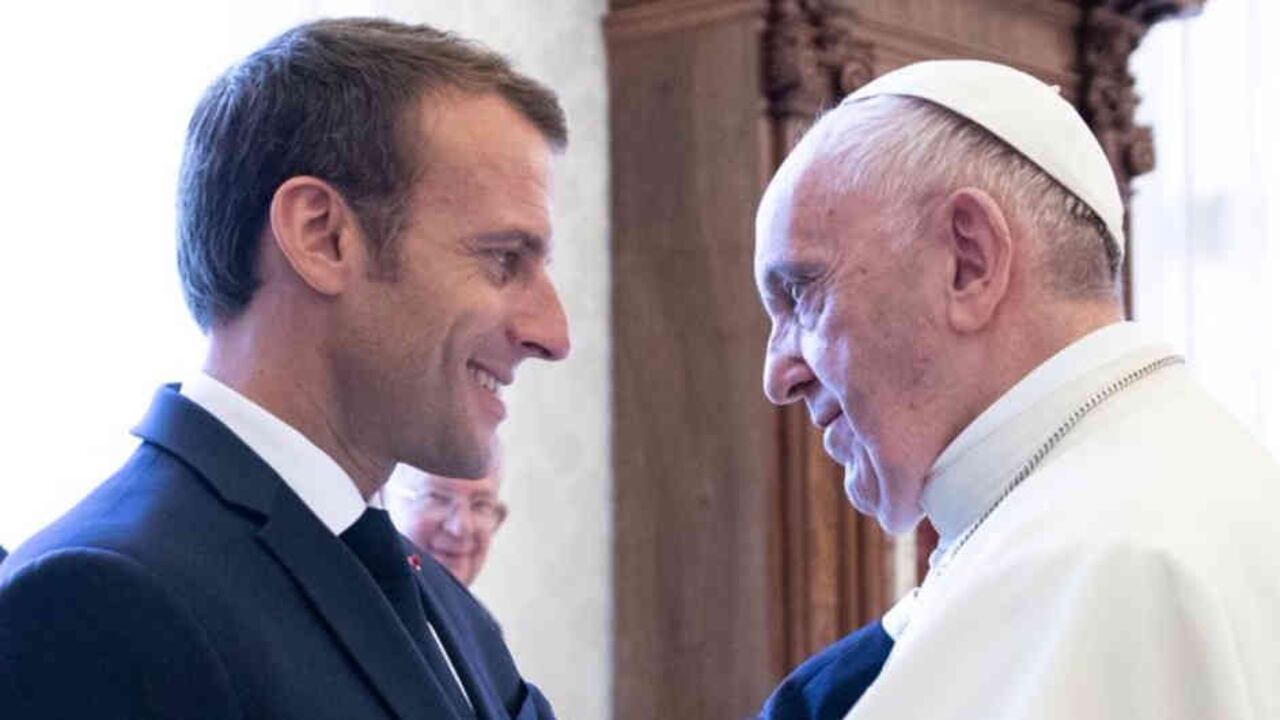 En su primer encuentro en el Vaticano, Macron y el papa Francisco se reunieron durante más de una hora en una cita antecedida por una crisis diplomática entre los países europeos.