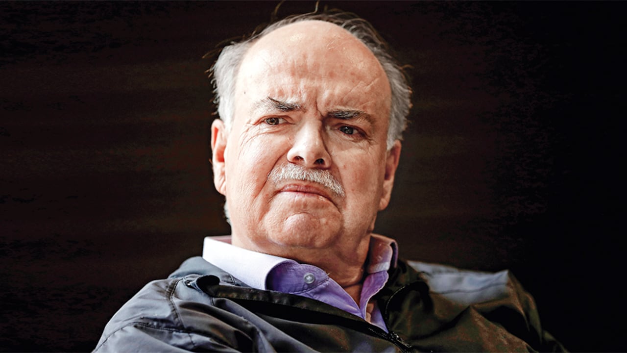 Ante la falta el poco ritmo que ha tenido el encuentro por momentos, el periodista Iván Mejía se despachó en contra del árbitro central.