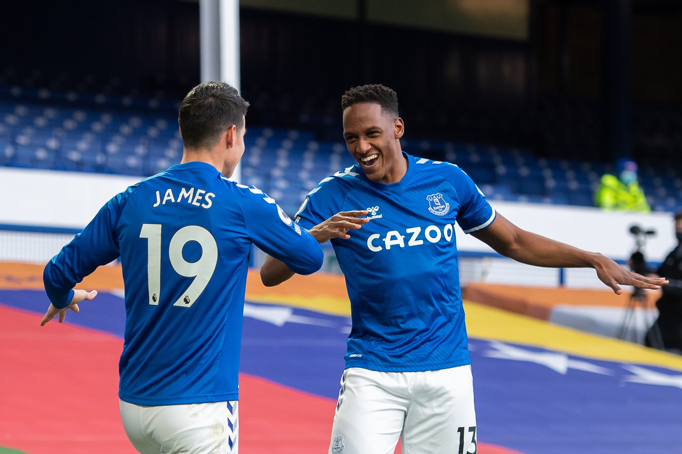 Yerry Mina y James Rodríguez compartieron en Everton.