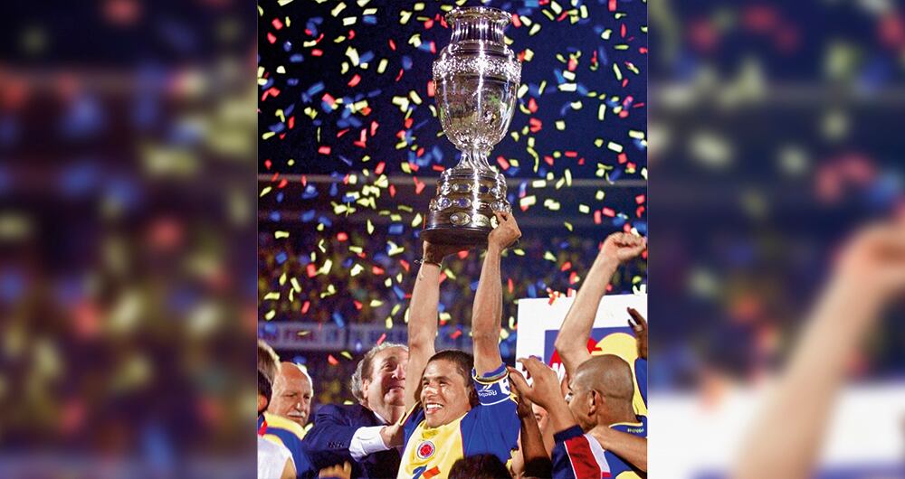 Iván Ramiro Córdoba se convirtió, el 29 de julio de 2001, en el primer colombiano en saber cuánto pesa la Copa América, el trofeo de selecciones más antiguo del mundo. 