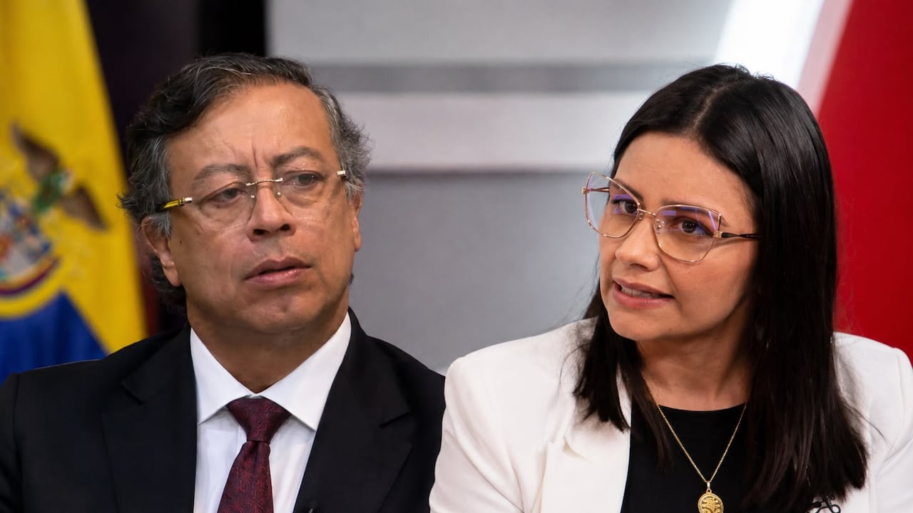 Denuncian al presidente Petro por revelaciones de Angie Rodríguez de un complot para enlodar a De La Espriella, Uribe y Vargas Lleras, con paramilitares