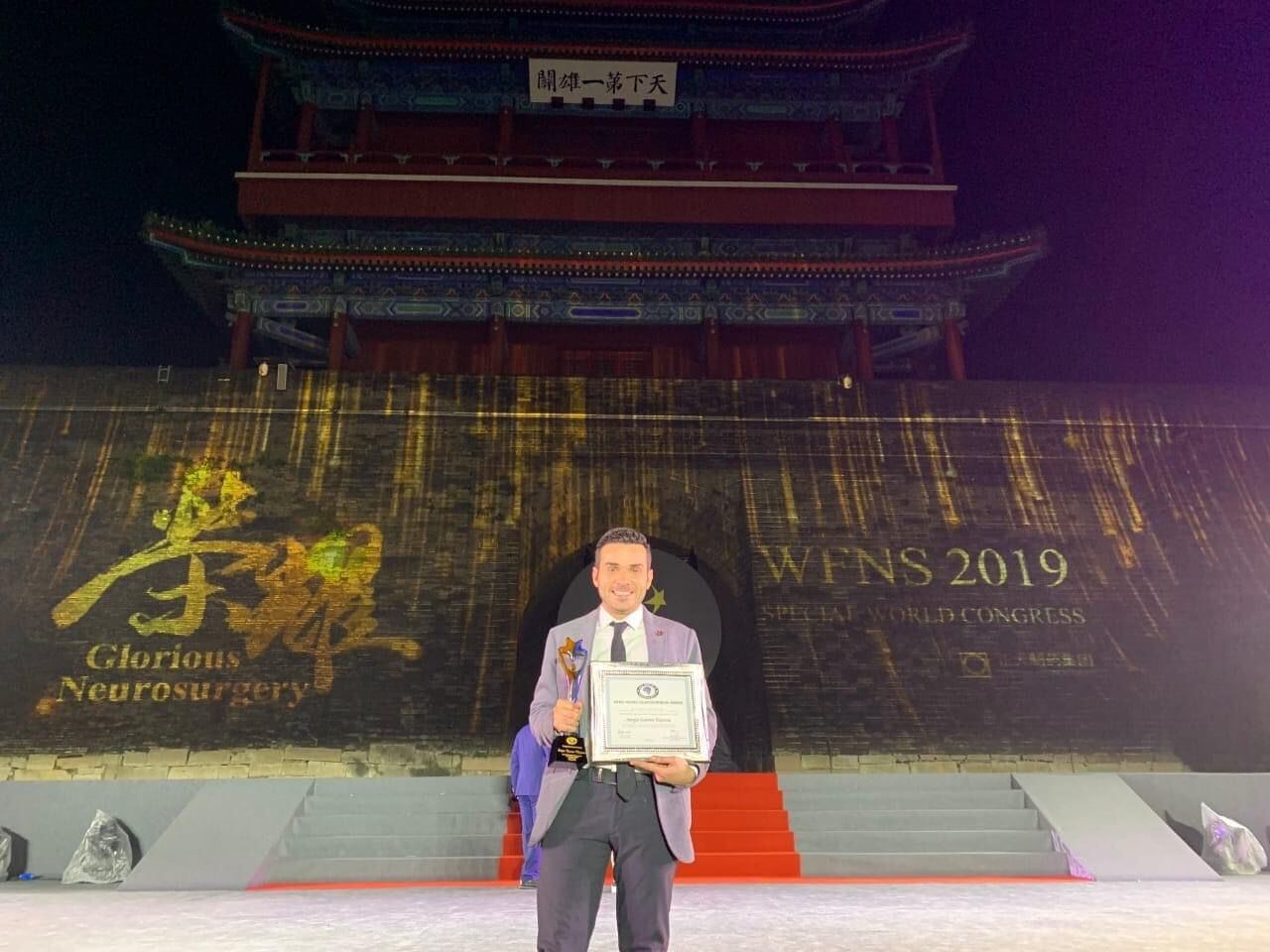 ¡Qué lástima! El mejor neurocirujano joven del mundo se va de Colombia; estas son sus razones