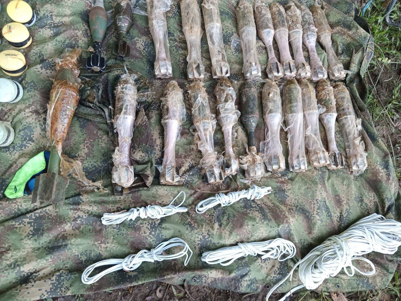 Durante la intervención, las autoridades incautaron una serie de elementos de alto valor estratégico.