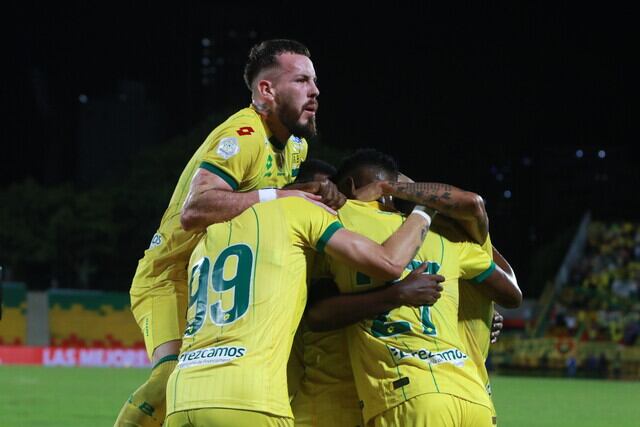 Bucaramanga celebrando el único tanto del partido ante Fortaleza.