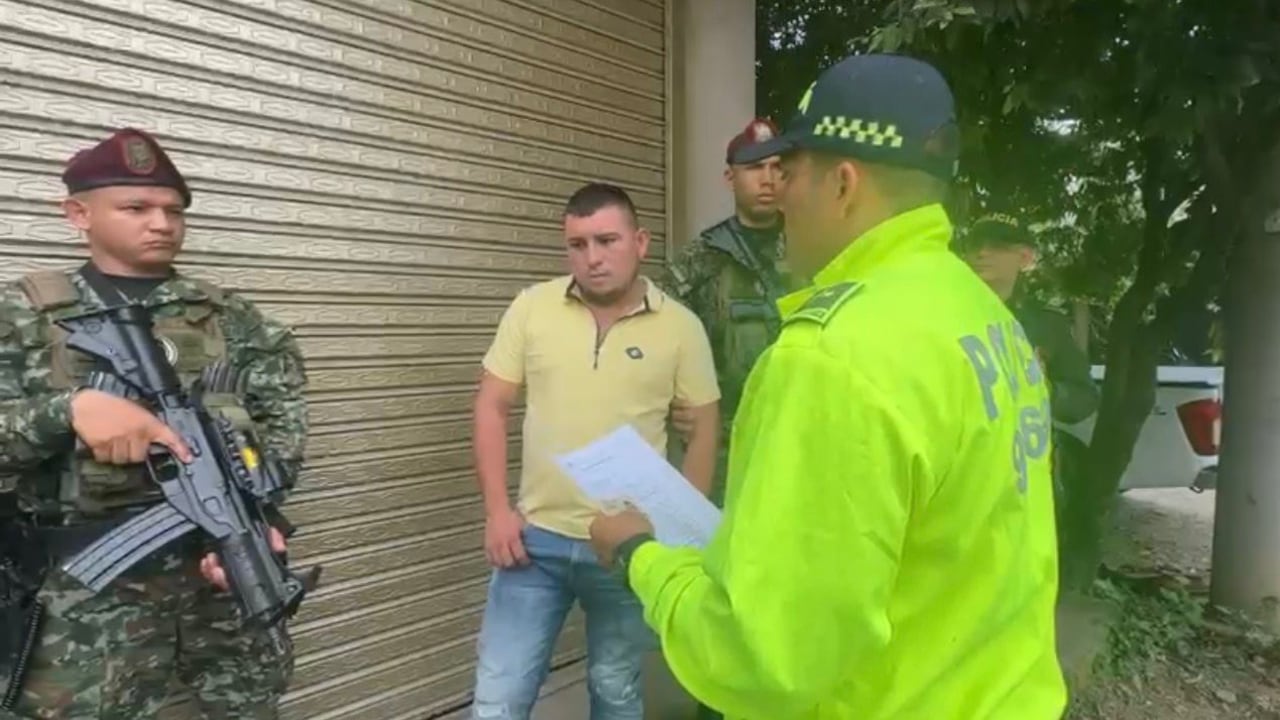 Capturado por el Ejército y la Policía Nacional.