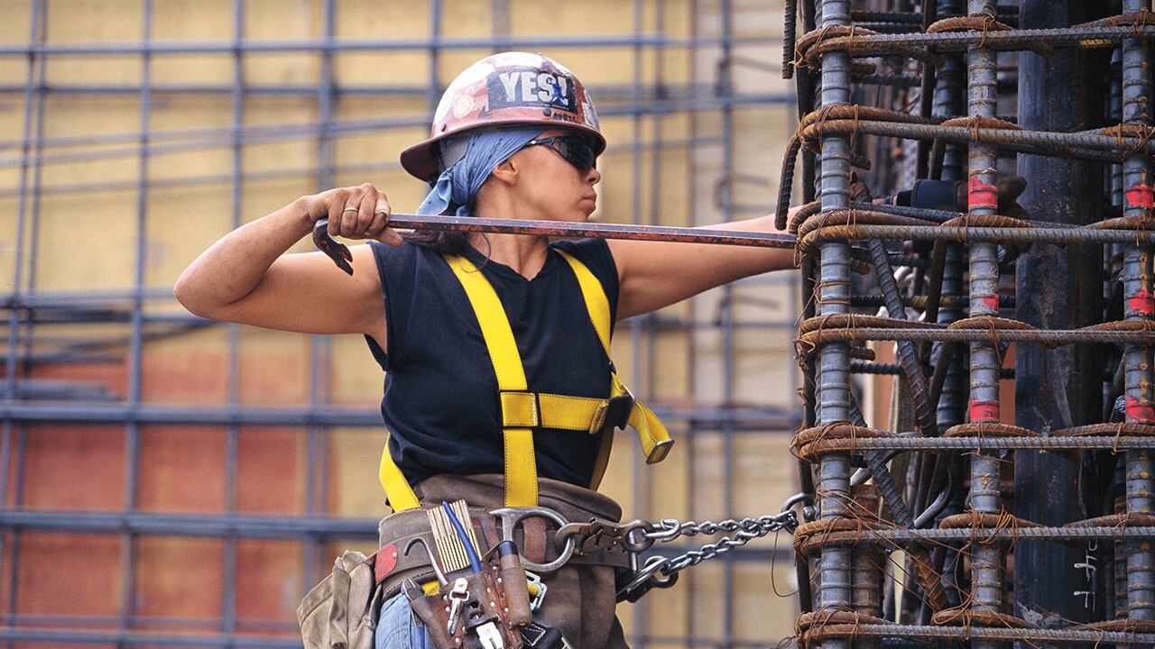 En Malí, las mujeres solo pueden trabajar en obras de construcción si son empleadas por empresas.