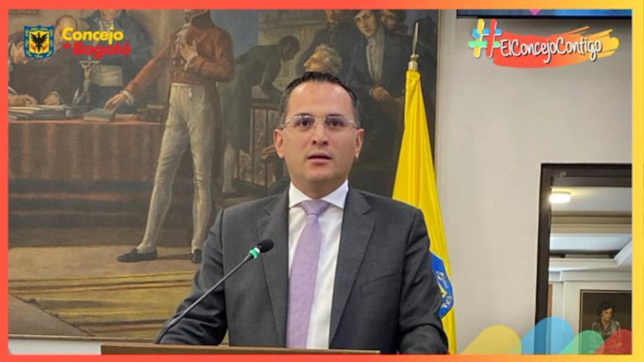 El actual vicecontralor general, Julián Ruiz, fue elegido como nuevo contralor de Bogotá.