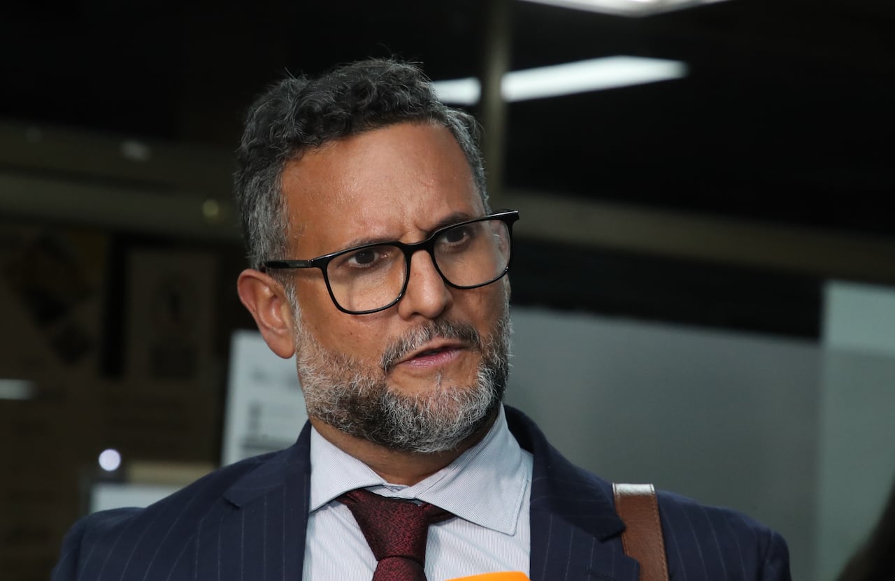 Bogotá, Julio 28 de 2025. Caso Álvaro Uribe el senador Iván Cepeda y el abogado Miguel Angel del río ofrecieron declaraciones a medios.