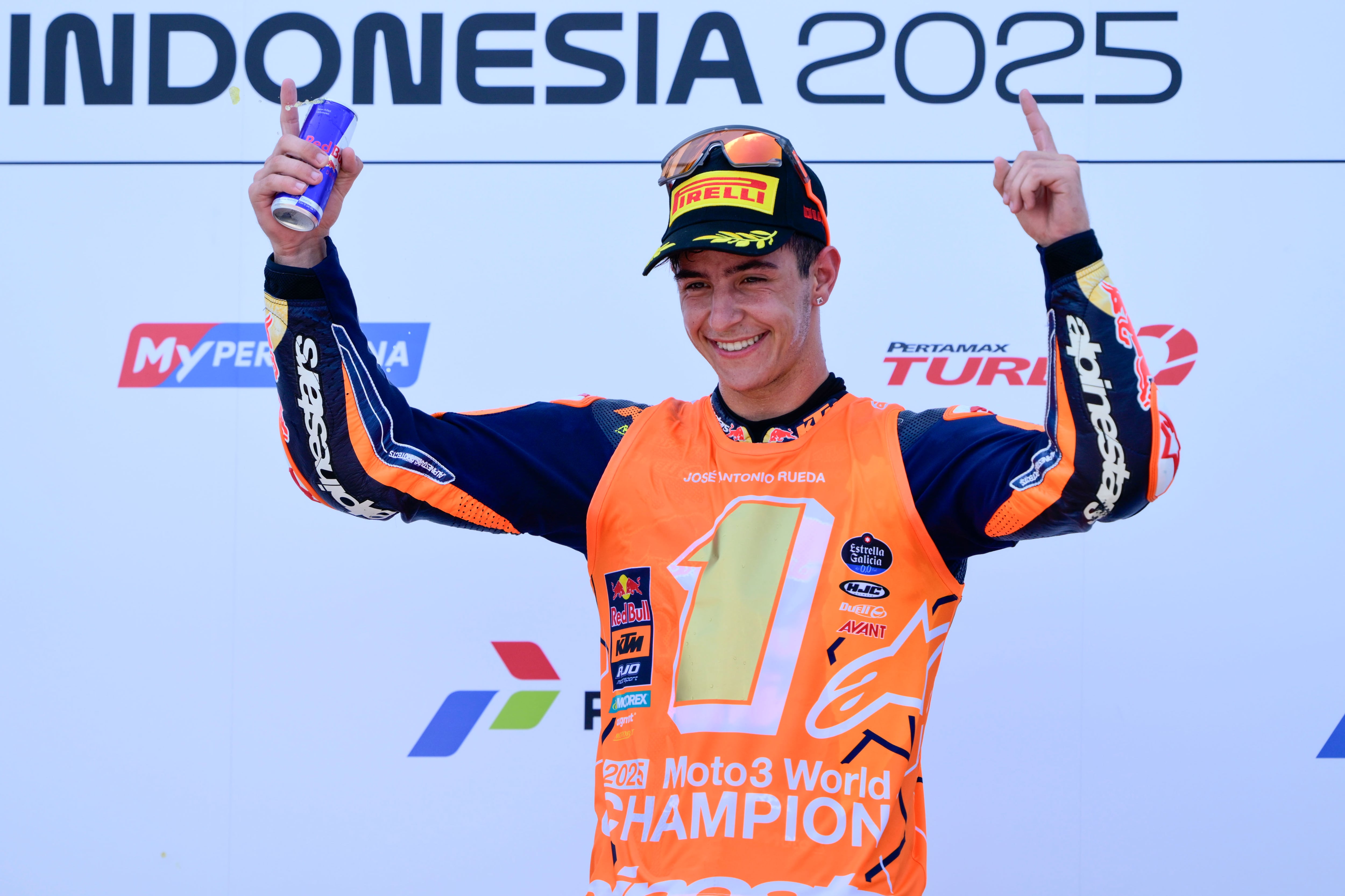 El accidente se dio en la vuelta de formación e involucró a los pilotos José Antonio Rueda y Noah Dettwiler