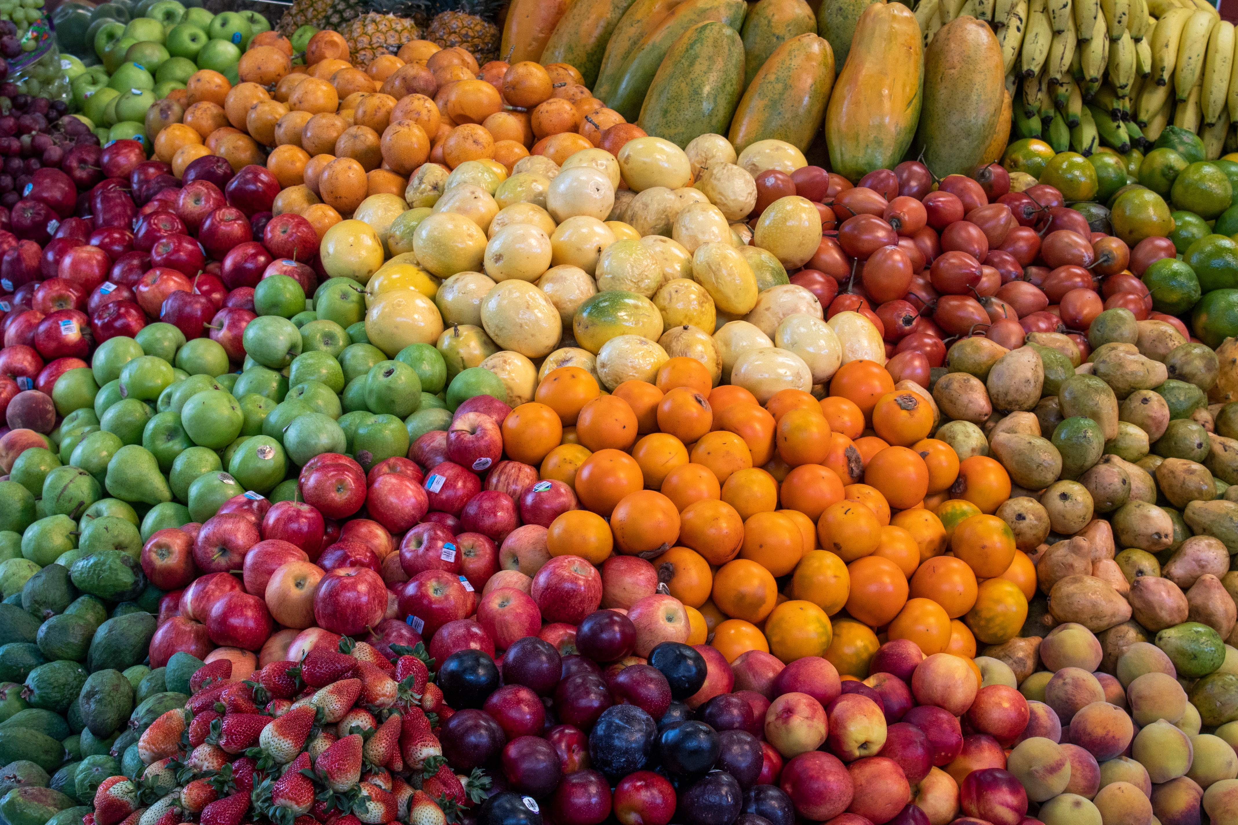 Las hortalizas y frutas no deben faltar al momento de cenar.