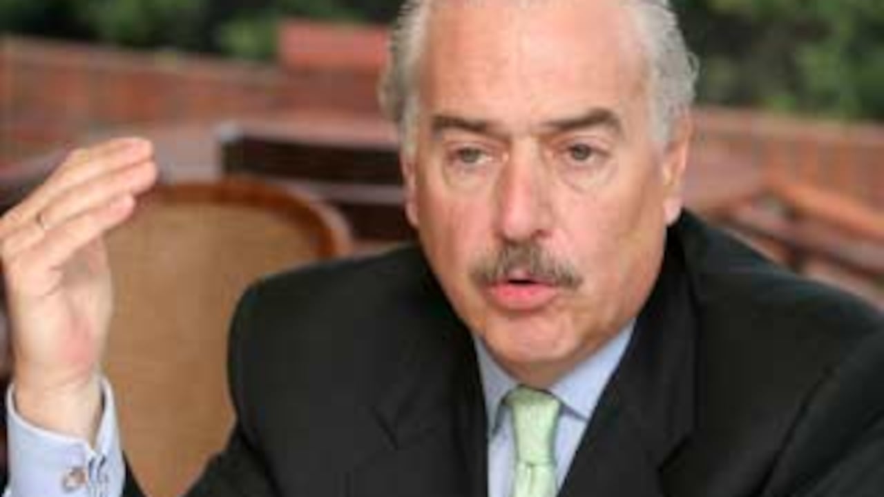 Ya es hora de que el presidente Uribe se dé cuenta de que, tras su reelecció, se está heredando a sí mismo.