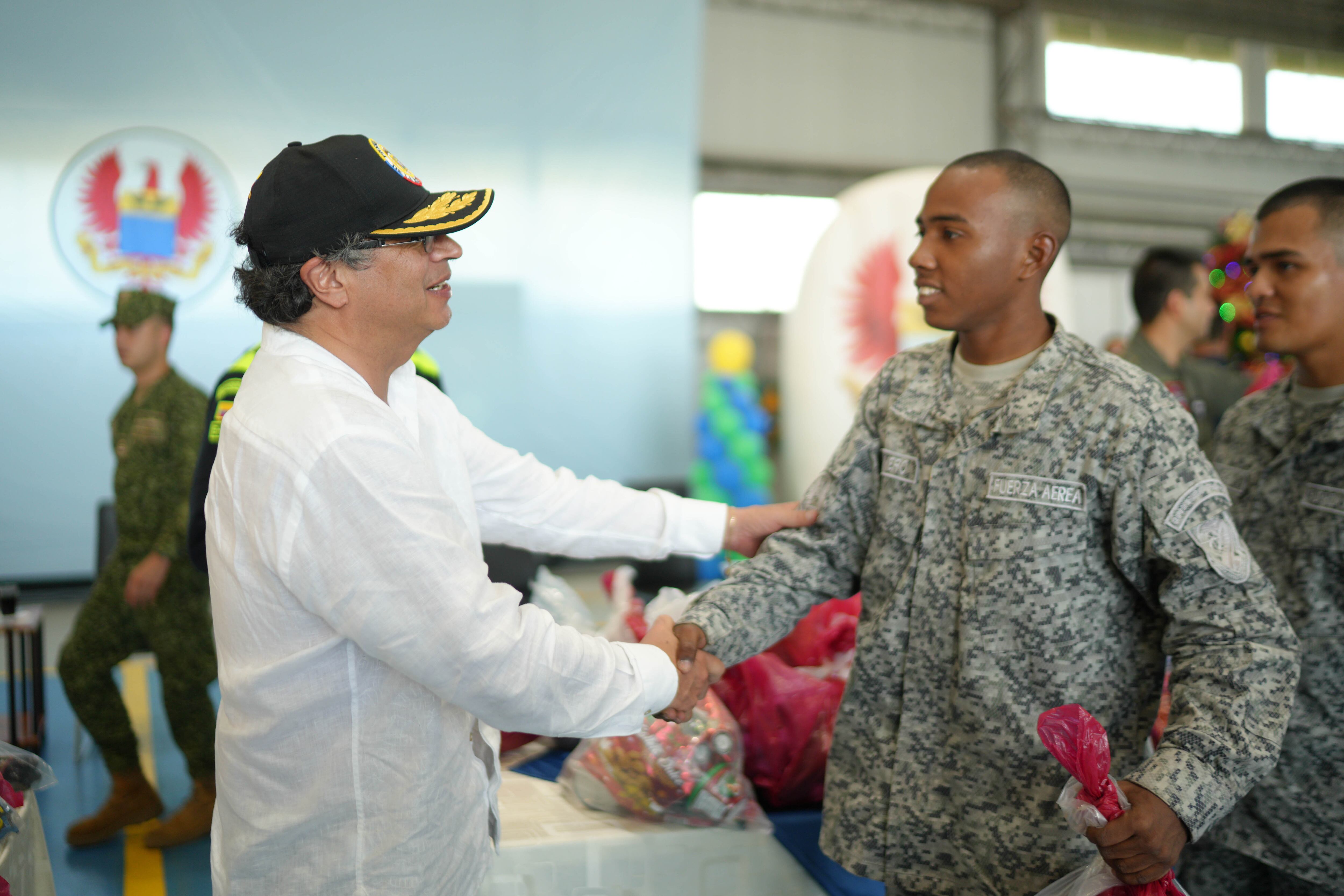 El Jefe de Estado saludó a los integrantes de las Fuerzas Militares