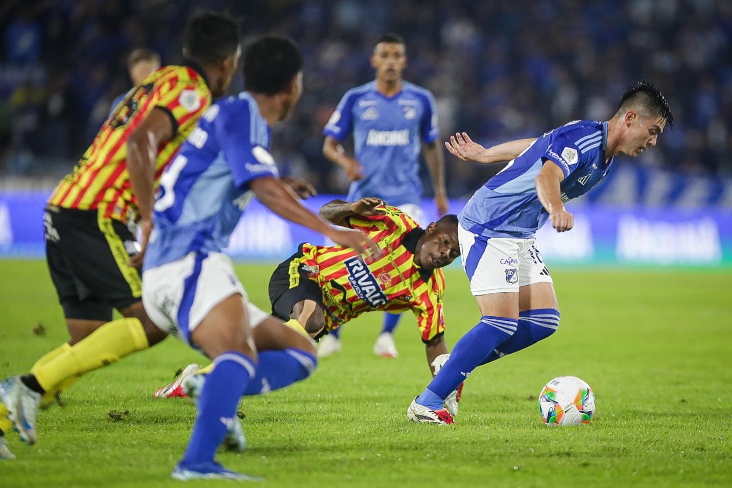 Embajadores y matecañas no se hicieron daño en El Campín.