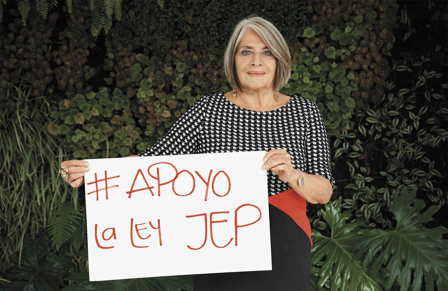 CECILIA LÓPEZ, exministra