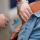 Aplicación de una vacuna anticovid.