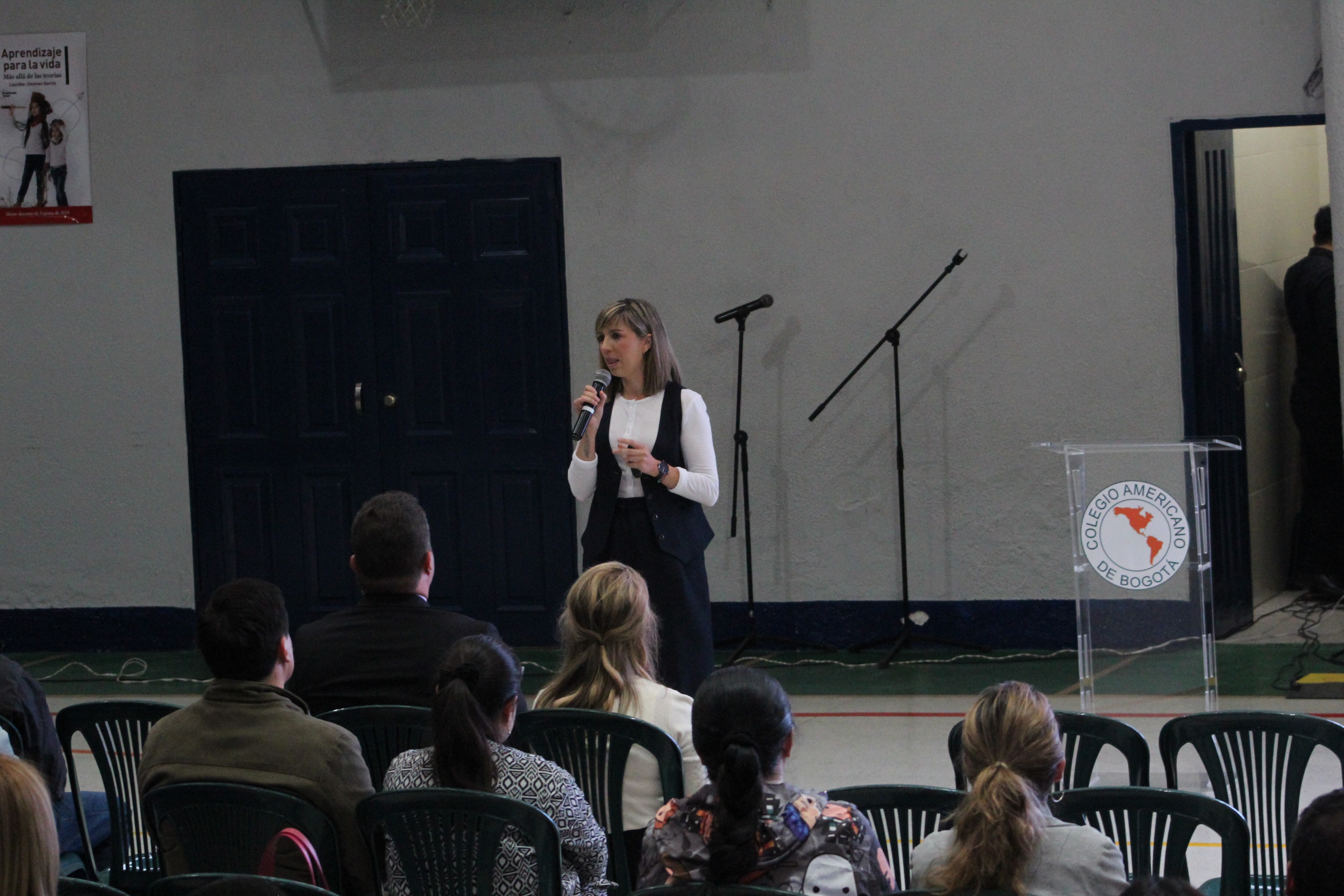 Lourdes Jiménez, galardonada como la mejor profesora del mundo, hizo conferencias magistrales en Bogotá