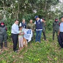 Momento en el que regresan a la libertad la sargento Karina Ramírez y sus dos hijos secuestrados por el ELN en Arauca.