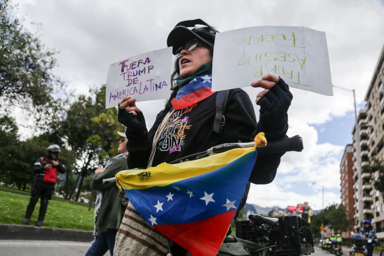 Protestas en las inmediaciones de la Embajada de Estados Unidos en Colombia.