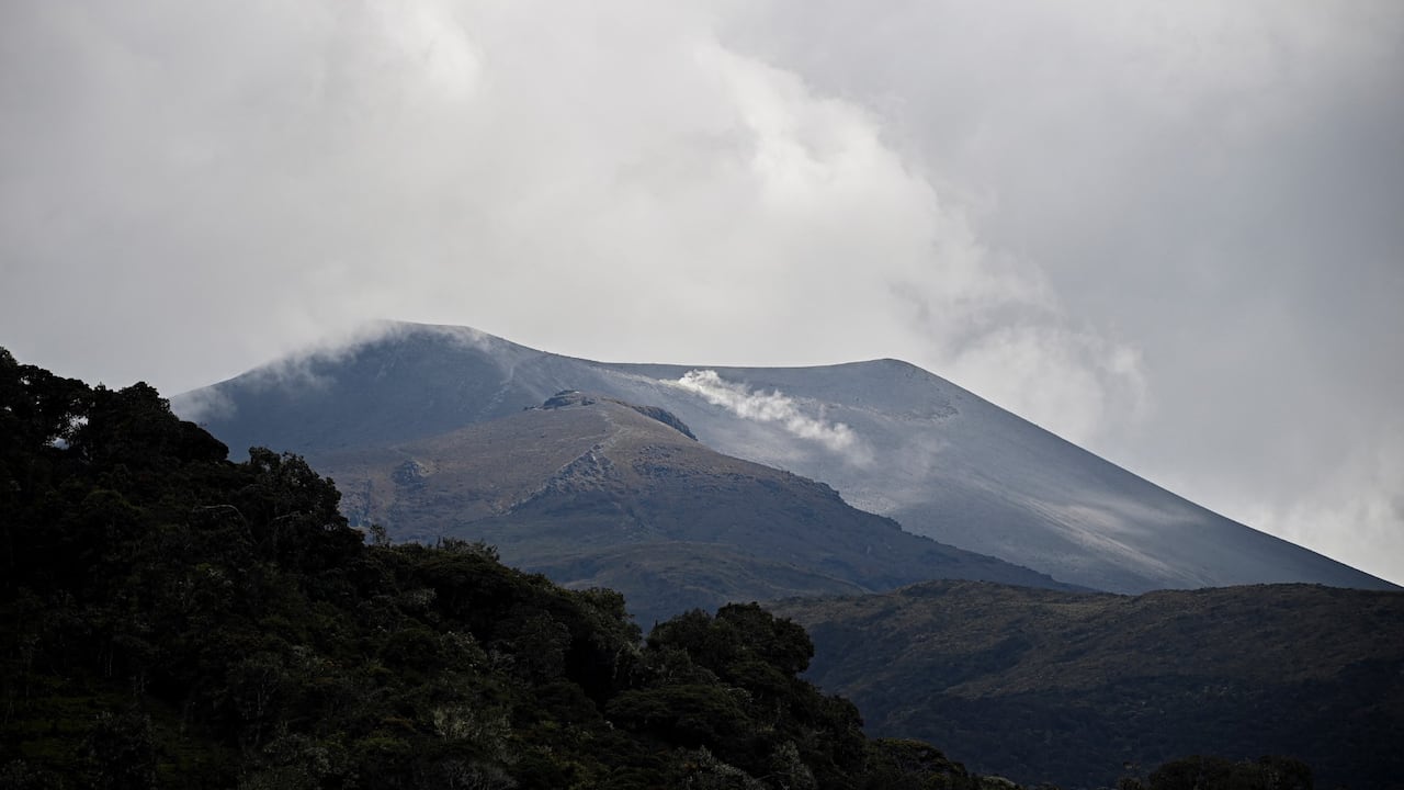 Volcán Puracé presenta actividad.